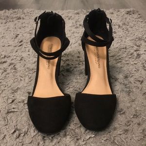 ⭐️ Black strap heels NWOT